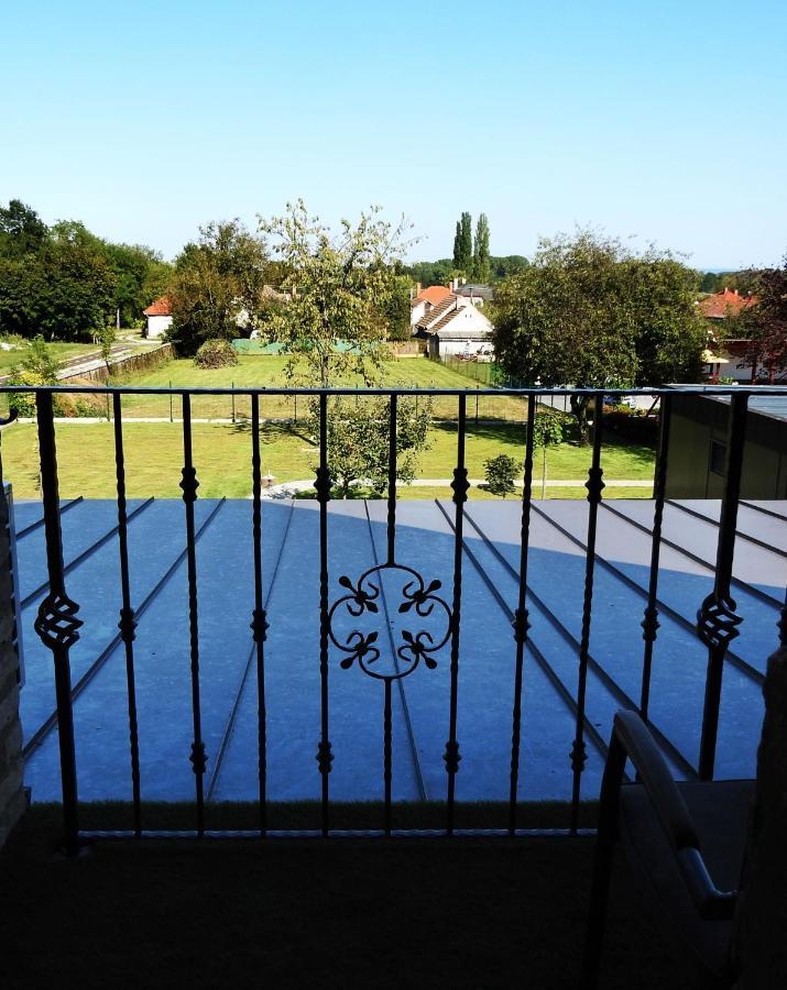 Kukorica Csarda Apartman 2 Balatonujlak Esterno foto