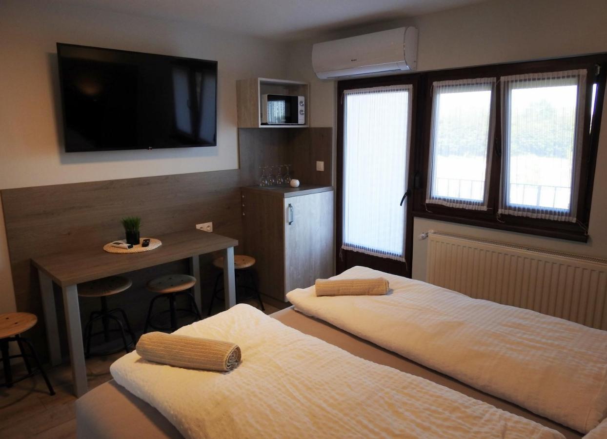 Kukorica Csarda Apartman 2 Balatonujlak Esterno foto