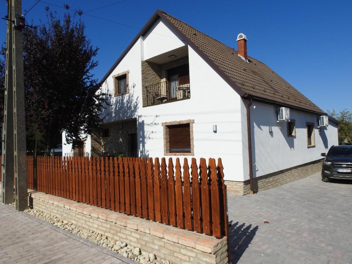 Kukorica Csarda Apartman 2 Balatonujlak Esterno foto